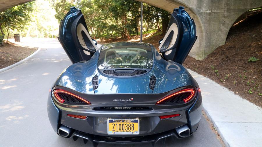  McLaren 570GT 2017 года  (NA) (фото 6 из 34)